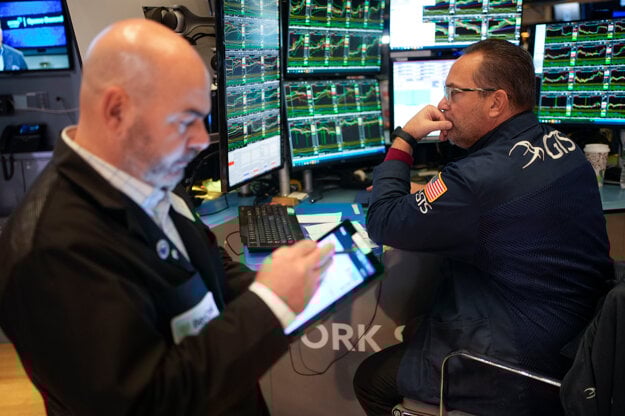 Analytici na Wall Street. (zdroj: TASR/AP)