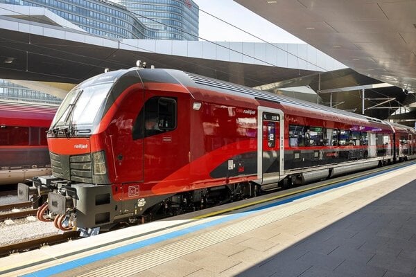 Vlak Railjet express.