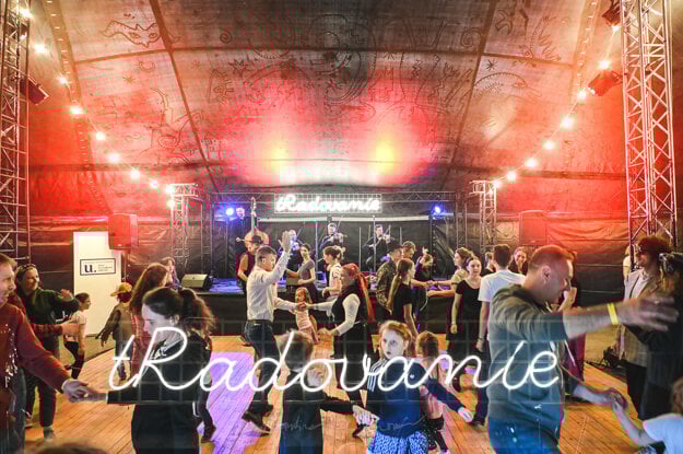 Folklórna obec zahŕňa široké spektrum ľudí rôzneho veku a názorového spektra. (zdroj: M. Mlčúchová)