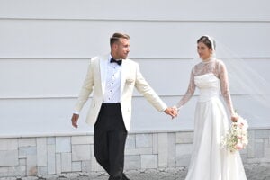 Mladomanželia Alex a Barbora Molčanovci.