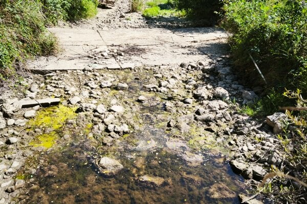 Vyschnutá rieka Lednica.