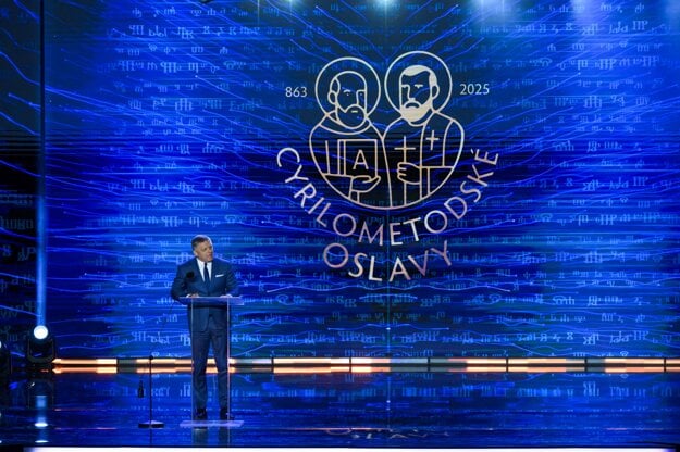 Premiér Robert Fico počas galavečera v rámci osláv sviatku Cyrila a Metoda na Devíne. (zdroj: TASR)
