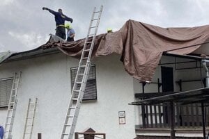 Strecha je prečo, rýchlo aspoň plachty.