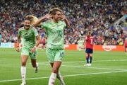 Cristiana Girelliová sa teší po strelenom góle v zápase Nórsko - Taliansko vo štvrťfinále ME vo futbale žien 2025.
