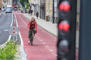 Cyklista na Dunajskej ulici. 