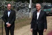 Poľský minister vnútra Tomasz Siemoniak (vpravo) a jeho nemecký rezortný kolega Alexander Dobrindt.
