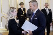 Prezident  Peter Pellegrini a sudkyňa Paulína Čaplánová s pridelením na Mestský súd Bratislava. 