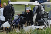 Trump si v Škótsku zahral golf. 
