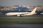 Boeing 777-200ER ruskej spoločnosti Nordwind Airlines roluje na štart na prvý let spájajúci Moskvu a Pchjongjangom.