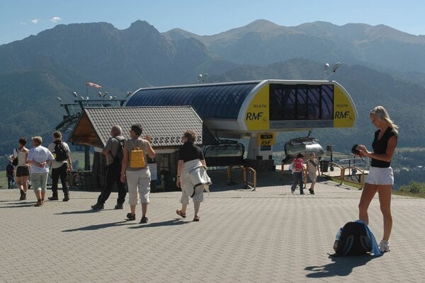 Poľské Tatry z vyhliadkového vrchu Gubalówka nad Zakopaným.