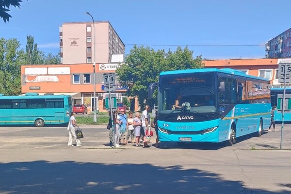 Autobusová stanica v Nových Zámkoch.