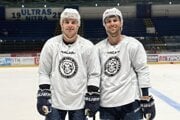 Zach Osburn (vľavo) sa stretol po desiatich rokoch v rovnakom mužstve s Robbym Jacksonom. 