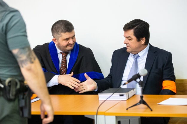 Marian Kočner s obhajcom Michalom Mandzákom. (zdroj: SME/Marko Erd)