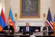 Arménsky premiér Nikol Pašinjan, azerbajdžanský prezident Ilham Alijev a americký prezident Donald Trump.