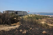 Spálená oblasť po lesnom požiari v Canakkale.