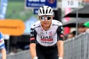 Taliansky cyklista Filippo Baroncini v drese tímu UAE Emirates. 