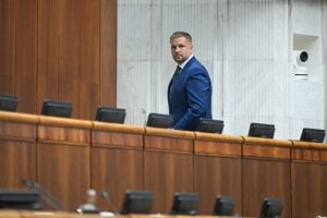 Minister zdravotníctva Kamil Šaško počas schôdze o jeho odvolaní z funkcie.