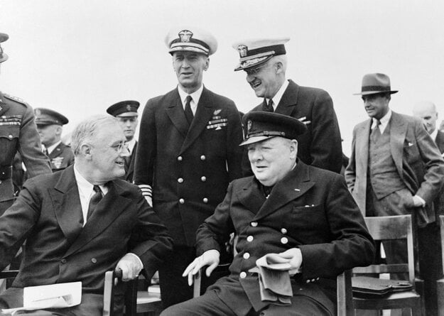 Americký prezident F. D. Roosevelt a britský premiér W. Churchill. (zdroj: Wikimedia/Imperial War Museums)