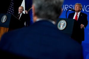 V tlačiarni hotela na Aljaške našli hostia podklady pre účastníkov samitu Trumpa s Putinom