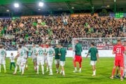 Futbalisti FC Tatran Prešov s fanúšikmi.
