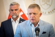 Premiér Robert Fico na tlačovej konferencii.