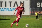 Ľuboslav Laura zápas nedohral, zranil sa v hlavičkovom súboji. 