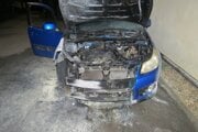 Auto niekto úmyselne zapálil. 