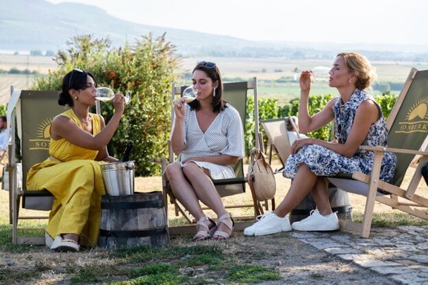Alžbeta Ferencová, Judit Pecháček a Hana Vagnerová vo filme Pod parou. (zdroj: In Film/Cinetim )