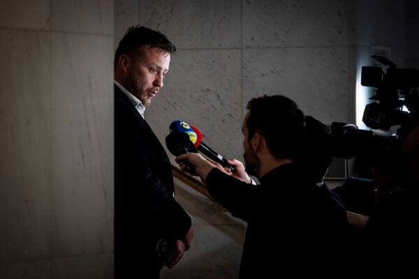 Splnomocnenec vlády pre preverenie procesu riadenia a manažovania zdrojov počas pandémie Covid-19 Peter Kotlár.