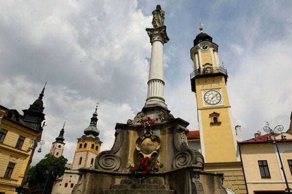 Mariánsky stĺp v Banskej Bystrici, postavený v roku 1719, je v zlom technickom stave.