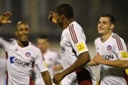 Wesley Moraes (v strede) a Matúš Bero (vpravo). 