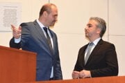 Vľavo primátor Polaček, vpravo župan Trnka.