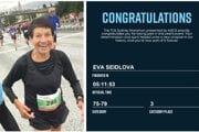 Eva Seidlová najskôr bežala v Reykjavíku (vľavo), následne zabehla maratón v Sydney.
