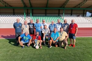 Bývalí futbalisti TJ Elektrosvit Nové Zámky.