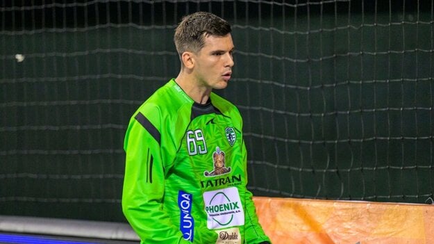 Brankár Ivan Ereš (Prešov) sa teší počas zápasu 2. kola Niké handball extraligy Tatran Prešov - MŠK Považská Bystrica. (zdroj: TASR)
