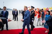 Premiér Fico počas príchodu do Pekingu. 