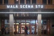 Od februára 2025 hralo Divadlo Ludus na Malej scéne STU.