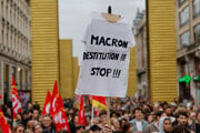 Protesty proti prezidentovi Emmanuelovi Macronovi vo francúzskom meste Lille.