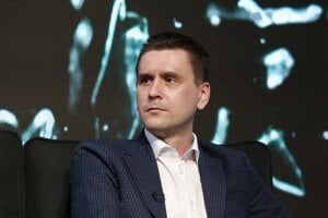 Ukrajinský analytik: Rusi radšej obetujú 300 mŕtvych, aby ušetrili jeden tank