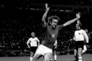 Ján Švehlík sa teší po strelenom góle vo finále ME vo futbale 1976 v Belehrade.