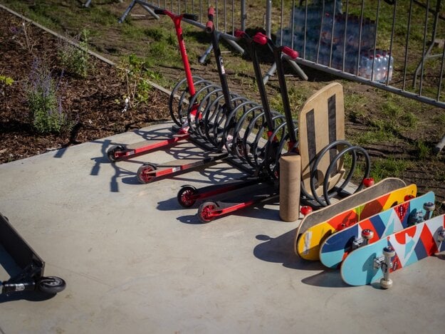 Lezecká stena, plochy pre skateboardy či kolobežky, workoutová konštrukcia, moderné K Parky poskytujú mladým kopu možností na aktívny relax. (zdroj: Kaufland)