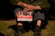 Moldavsko čakajú v nedeľu 28. septembra voľby. Hlavným súperom prozápadnej vládnej strany je blok proruských strán (ich volebný leták je zobrazený na snímke).