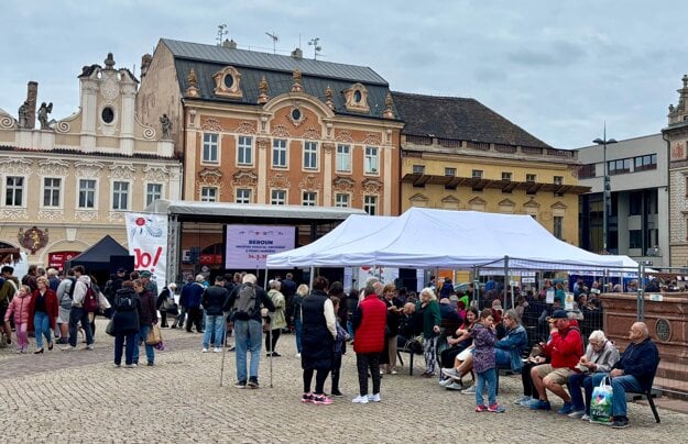 SPD láka voličov na „Český jarmok“ a potraviny za výrazne nízke ceny. (zdroj: SME - Branislav Ondrášik)
