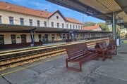 O rok bude stanica vo Vrútkach pre cestujúcich modernejšia a bezpečnejšia. 