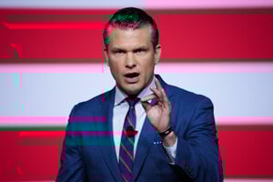 Minister vojny zvolal generálov z celého sveta. Jediný štandard bude mužský, oznámil im