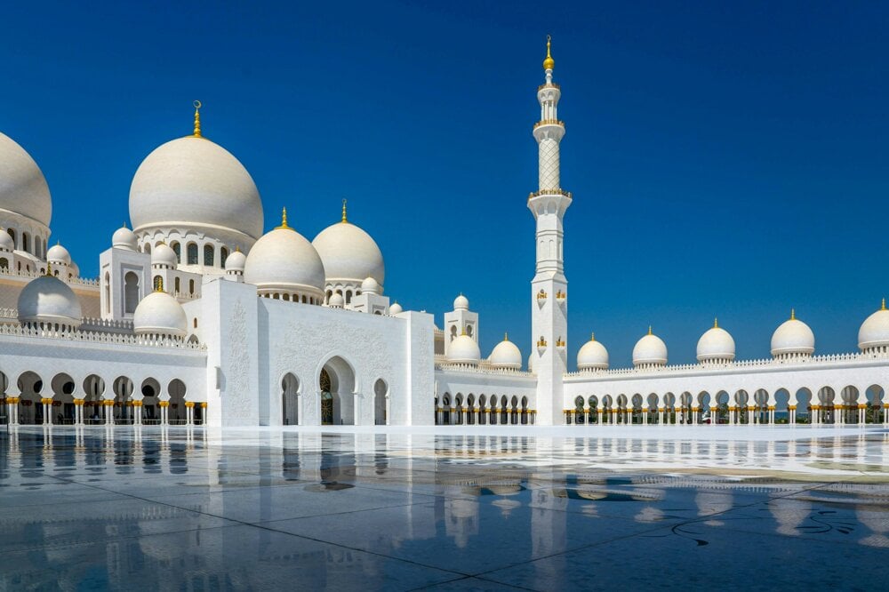Impozantná mešita Šejka Zayeda v Abu Dhabi (zdroj: Unsplash.com)