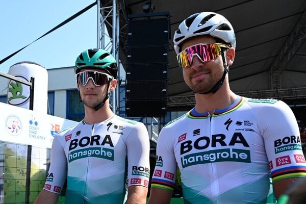 Slovenskí cyklisti Erik Baška (vľavo) a Peter Sagan.