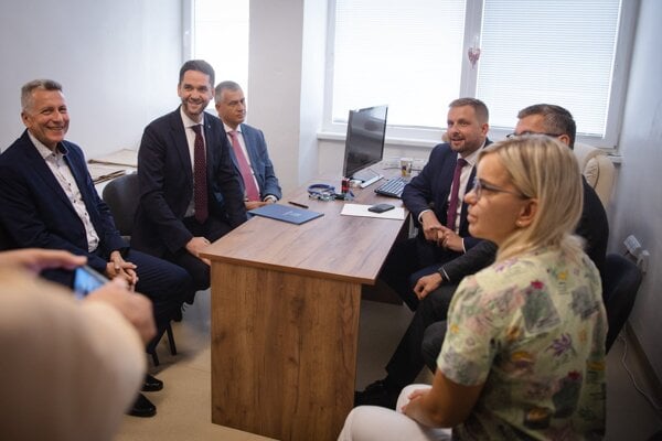 Kamil Šaško s Ondrejom Lunterom na kontrolnom dni v krajskej pneumologickej ambulancii v Detve. 
