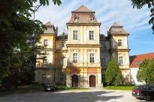 Kaštieľ v Trstíne slúžil ako Reedukačné centrum pre dievčatá.