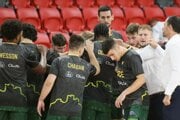 Hráči Levíc počas zápasu 1. kola F-skupiny basketbalovej Ligy majstrov mužov Szolnoki Olajbányász - Patrioti Levice.